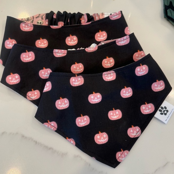 Reversible Scrunchi Black Pink Pumpkin & Skeletons Dog Bandanas - Picture 2 of 5
